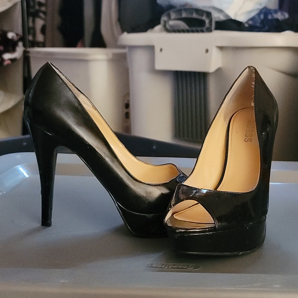 Used Guess Women's Cacei Peep Toe Platform Pump Stiletto Heels in black sz 8.5M